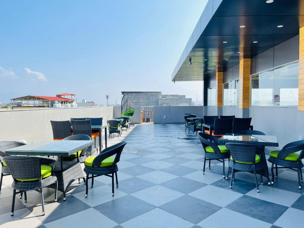 Zip By Spree Hotels Grand Legacy Prime 데라둔 외부 사진