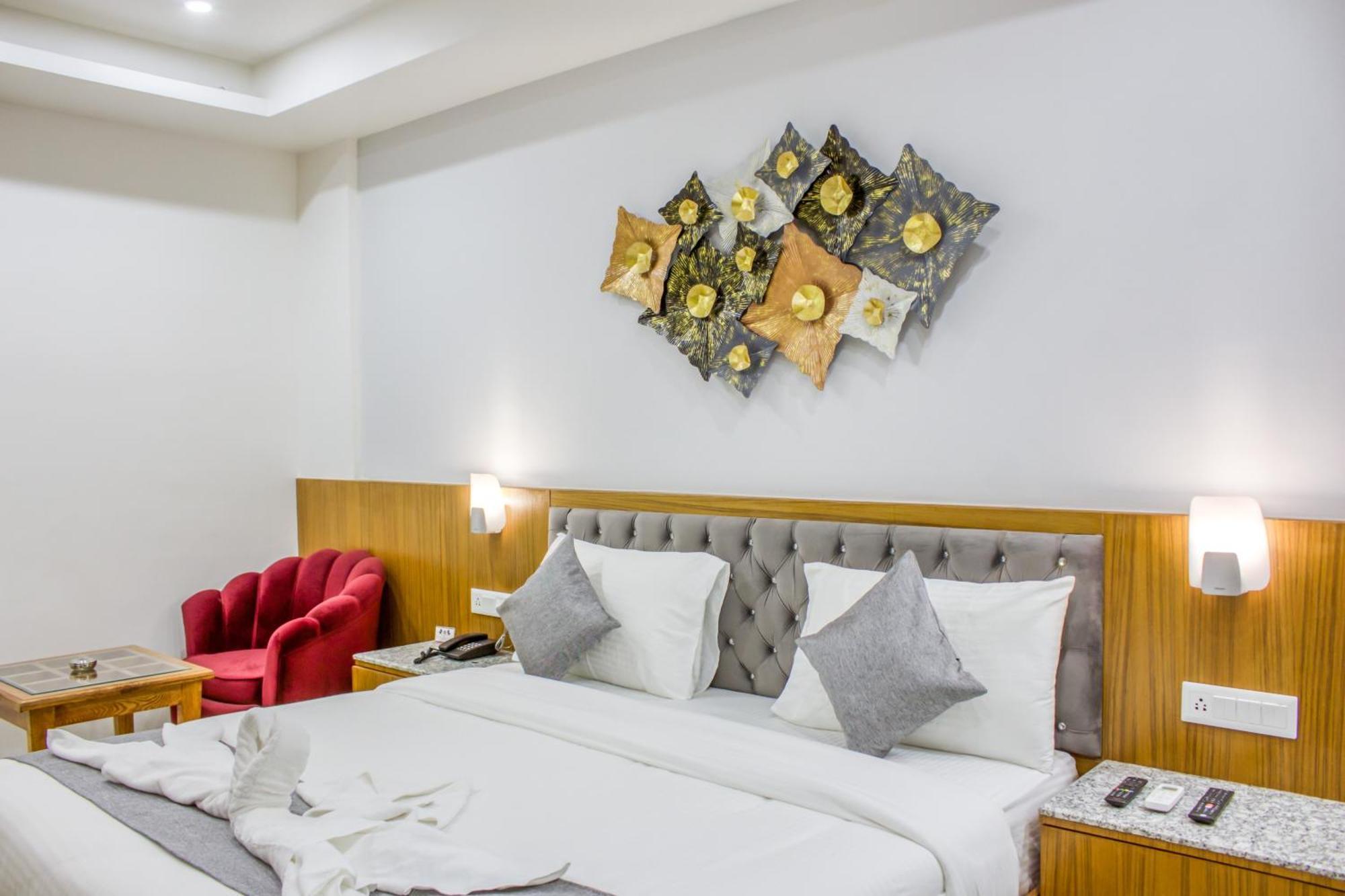 Zip By Spree Hotels Grand Legacy Prime 데라둔 외부 사진